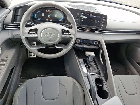 Certified 2025 Hyundai Elantra Sport FWD image 26