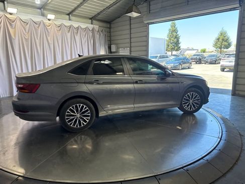 Used 2019 Volkswagen Jetta SEL FWD image 3