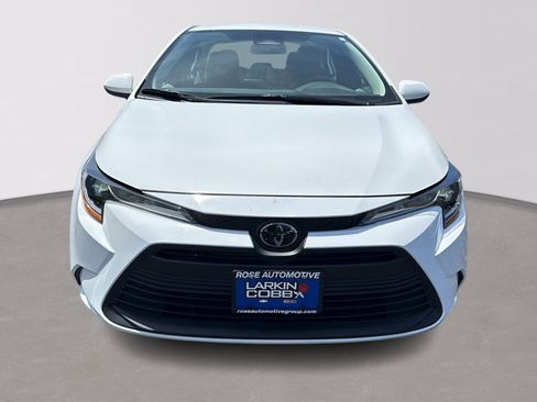 Used 2025 Toyota Corolla LE FWD image 3