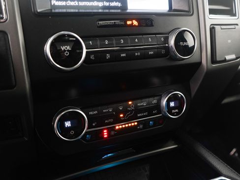 Used 2021 Ford Expedition XLT image 23