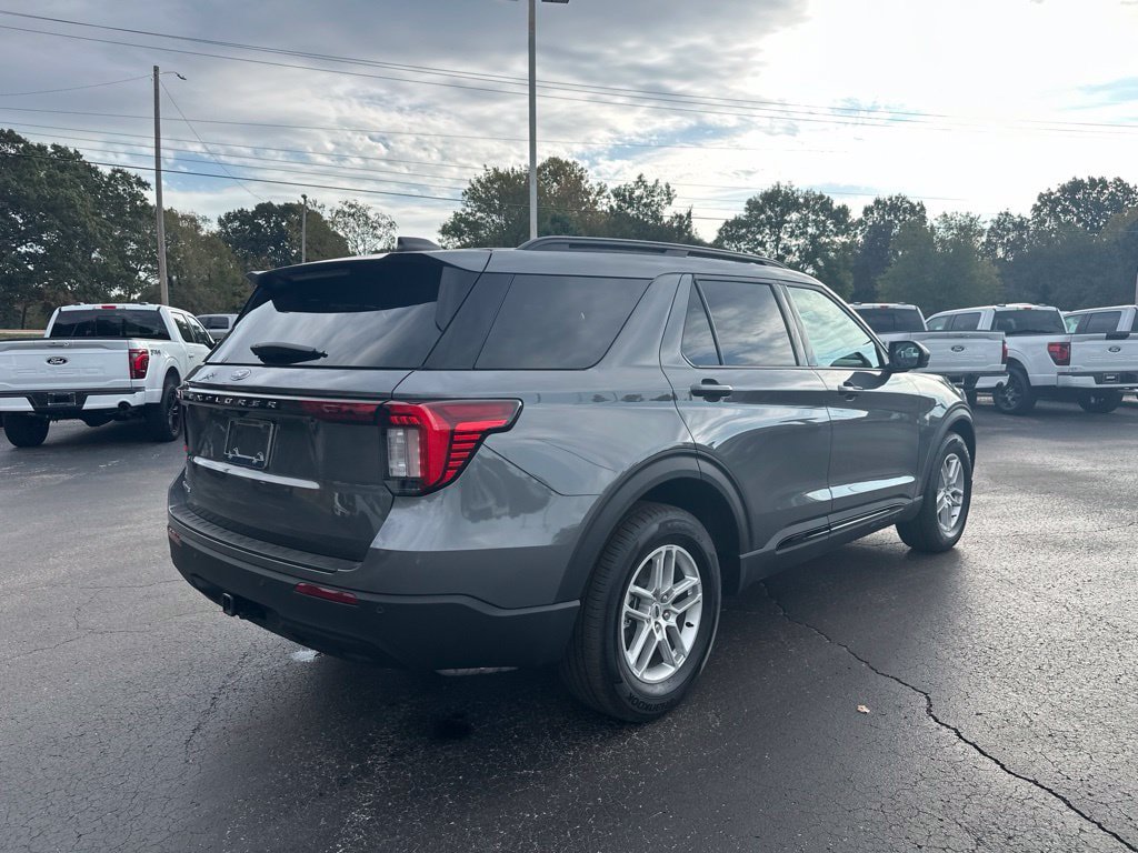 New 2026 Ford Explorer Active RWD image 3