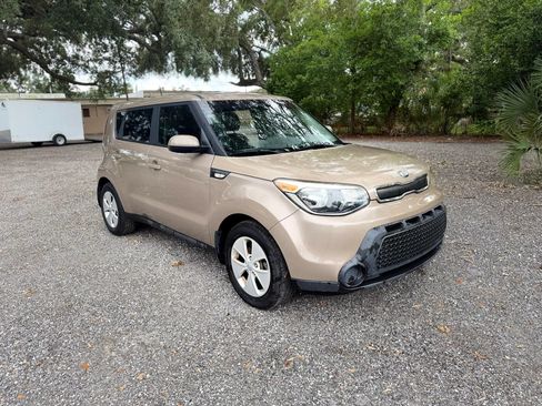 Used 2014 Kia Soul FWD image 3