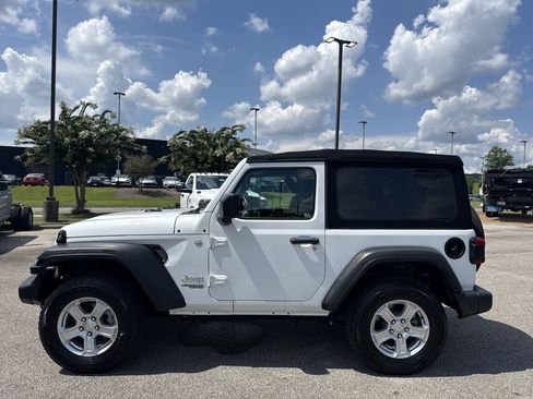 Used 2020 Jeep Wrangler Sport AWD/4WD image 4