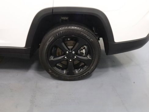 Used 2023 Jeep Grand Cherokee L Laredo AWD/4WD image 30