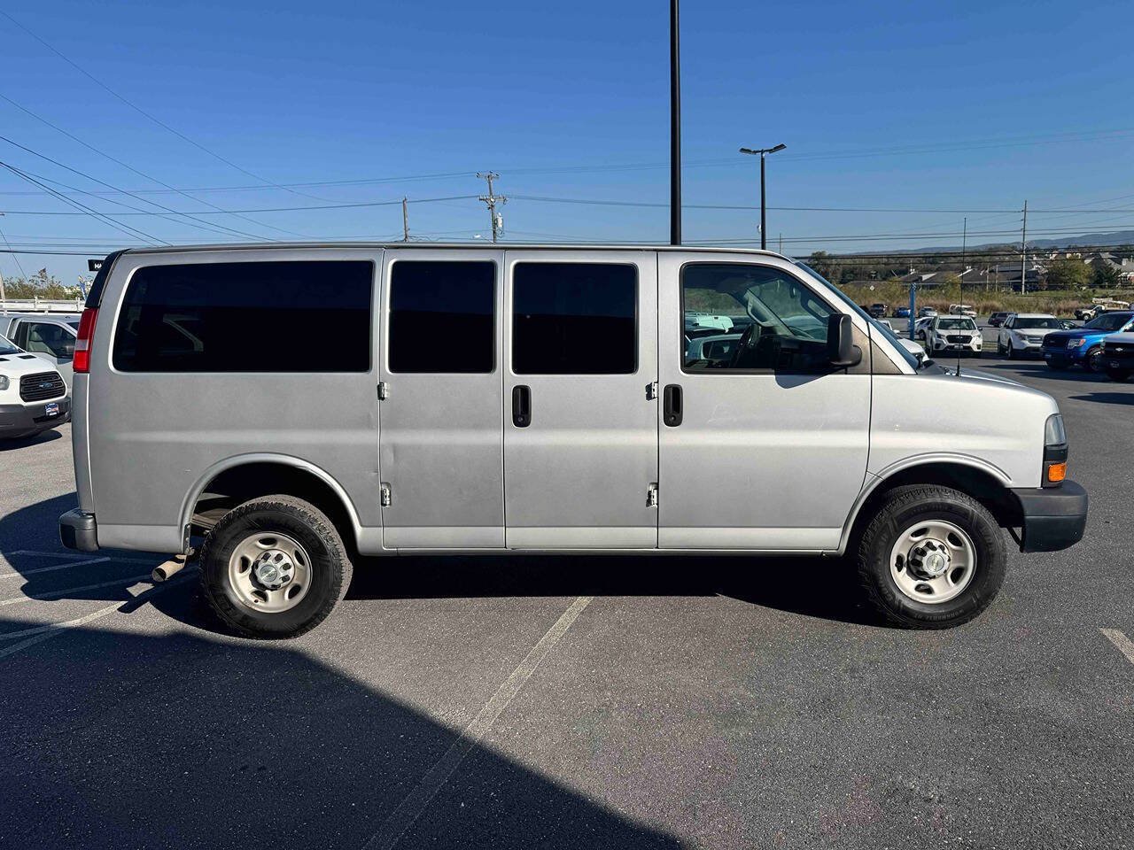 Used 2022 Chevrolet Express 2500 w/ Driver Convenience Package RWD image 3