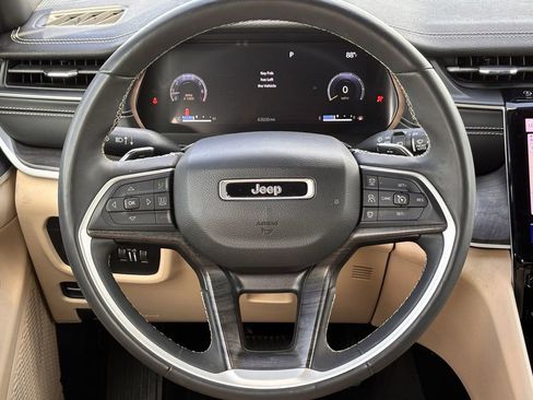 Used 2023 Jeep Grand Cherokee L Limited RWD image 11