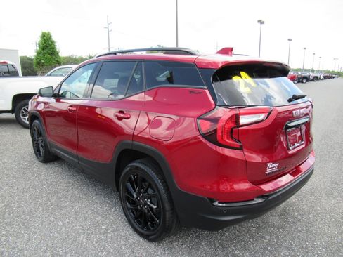 Used 2024 GMC Terrain SLT w/ Infotainment Package II AWD/4WD image 5