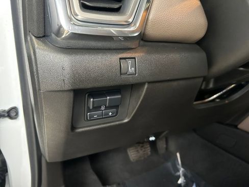 Used 2023 GMC Canyon Denali image 21