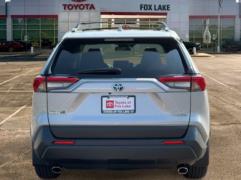 Used 2022 Toyota RAV4 XLE Premium AWD/4WD image 4