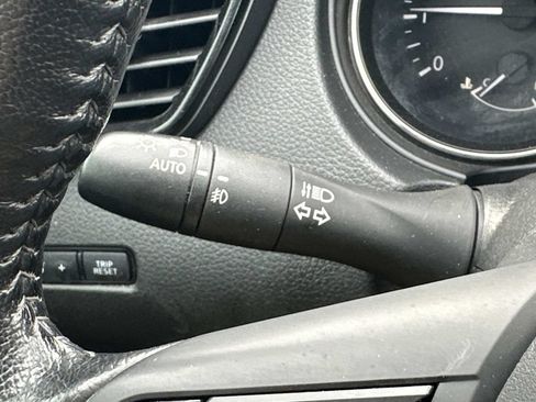 Used 2021 Nissan Rogue Sport SV FWD image 25