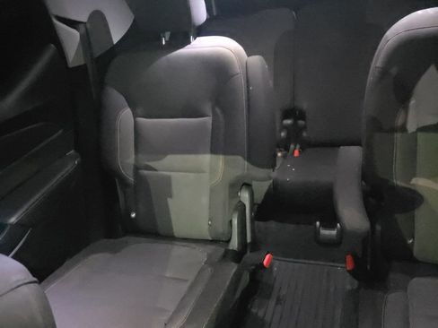 Used 2020 Chevrolet Traverse LT image 9