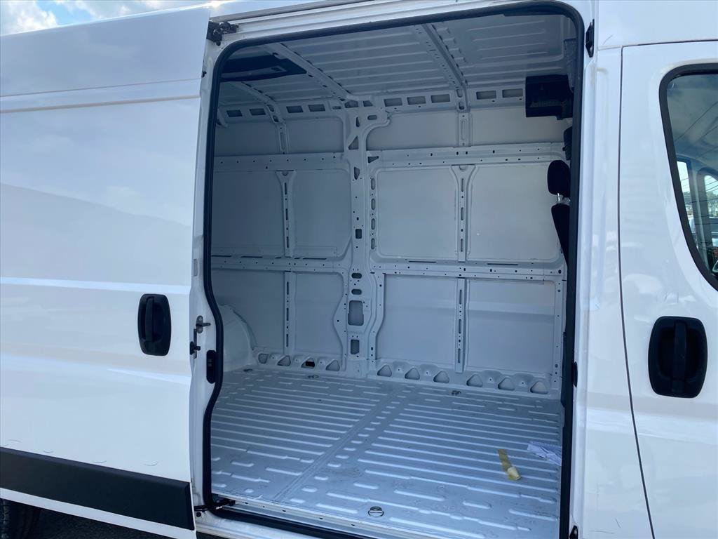 New 2026 RAM ProMaster 2500 w/ Quick Order Package 22G SLT FWD image 12