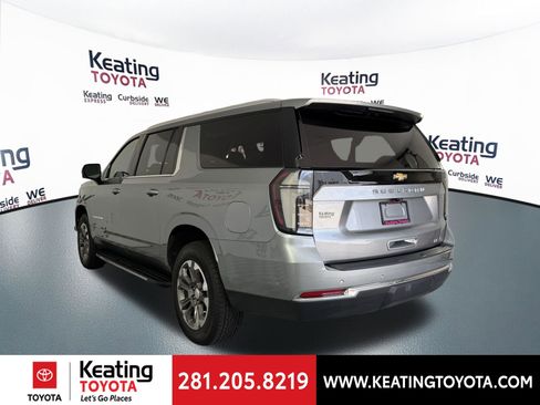 Used 2025 Chevrolet Suburban LT w/ Comfort Package RWD image 7