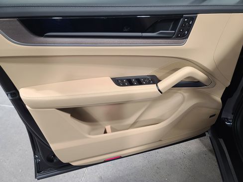 New 2026 Porsche Cayenne image 13