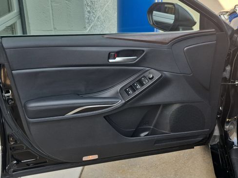 Used 2019 Toyota Avalon XLE w/ Moonroof Package FWD image 12