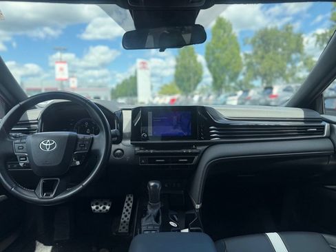 Used 2025 Toyota Camry SE FWD image 19