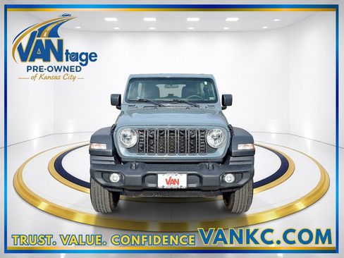 Used 2026 Jeep Wrangler Unlimited Sport AWD/4WD image 2