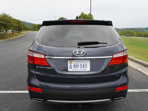Used 2015 Hyundai Santa Fe GLS image 6