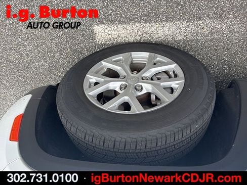 Used 2024 Jeep Grand Cherokee Limited w/ Luxury Tech Group II AWD/4WD image 5