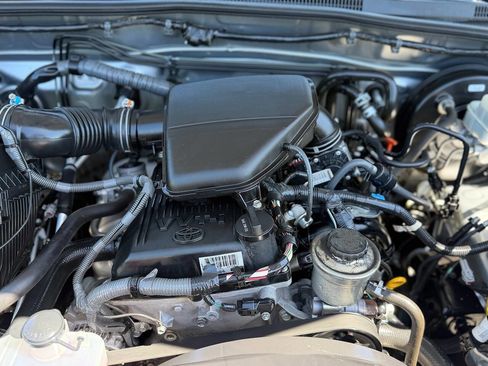 Used 2014 Toyota Tacoma 4x4 Regular Cab image 8