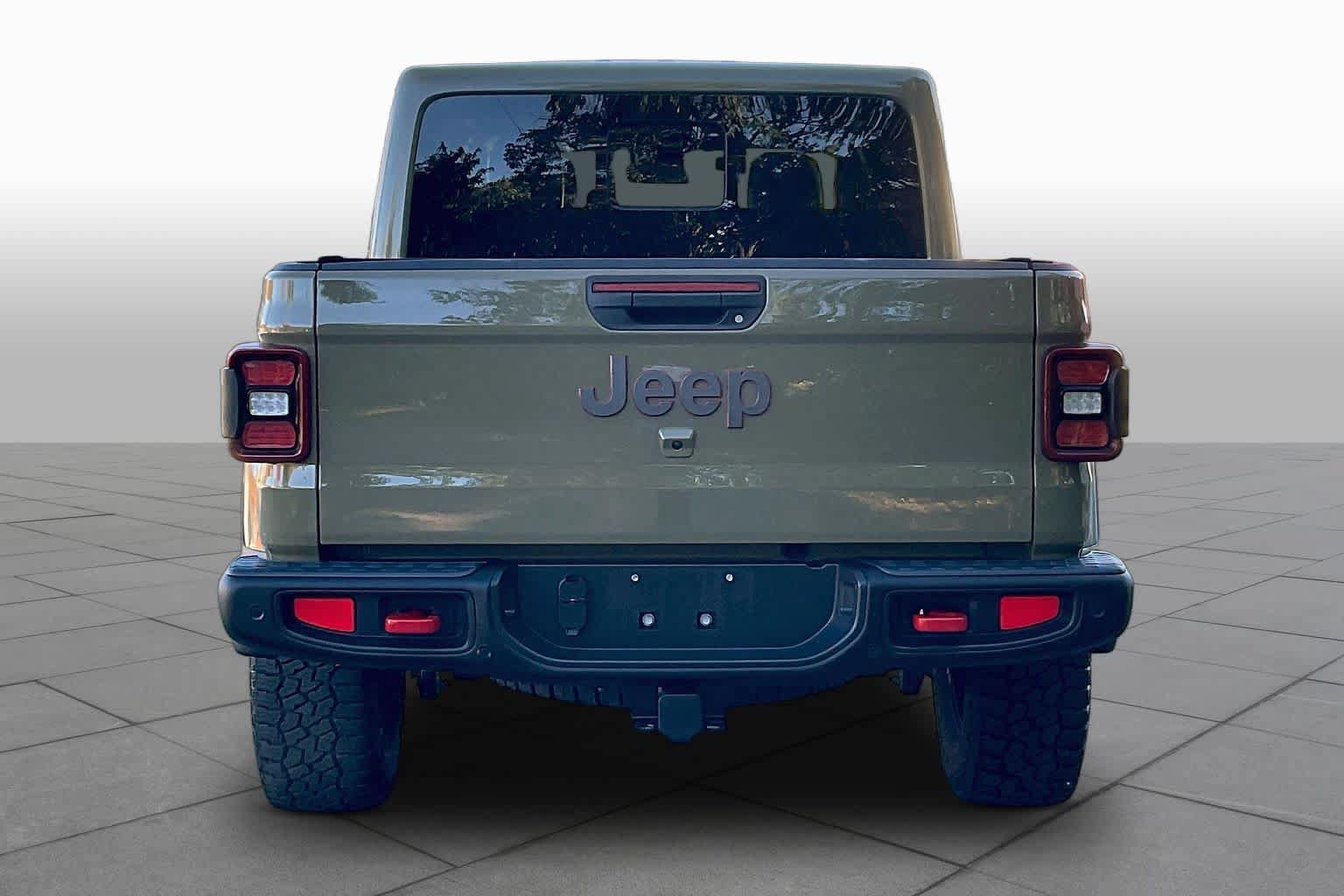 Used 2025 Jeep Gladiator Rubicon AWD/4WD image 4