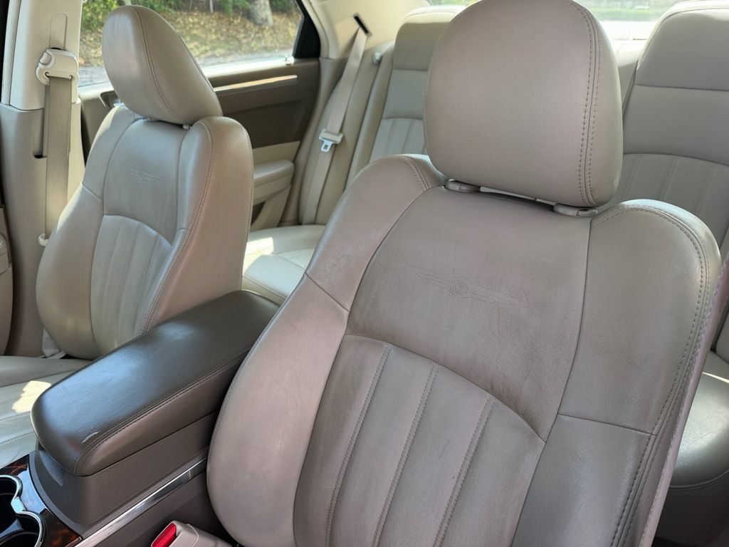 Used 2008 Chrysler 300 C w/ Navigation & Sound Group II RWD image 13