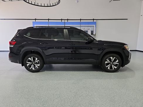 New 2026 Volkswagen Atlas SE FWD image 10