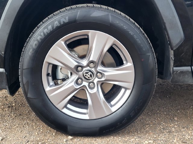 Used 2025 Toyota RAV4 XLE AWD/4WD image 10