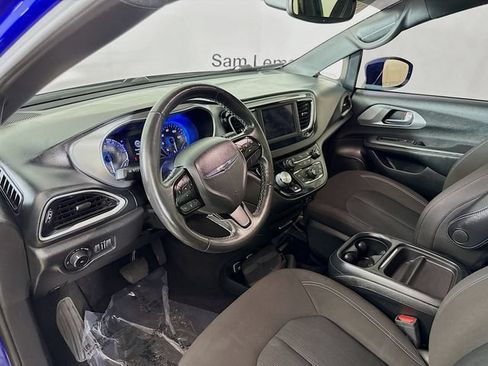 Used 2020 Chrysler Pacifica Touring w/ S Appearance Package FWD image 9