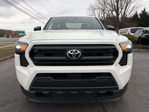 Used 2024 Toyota Tacoma SR image 3