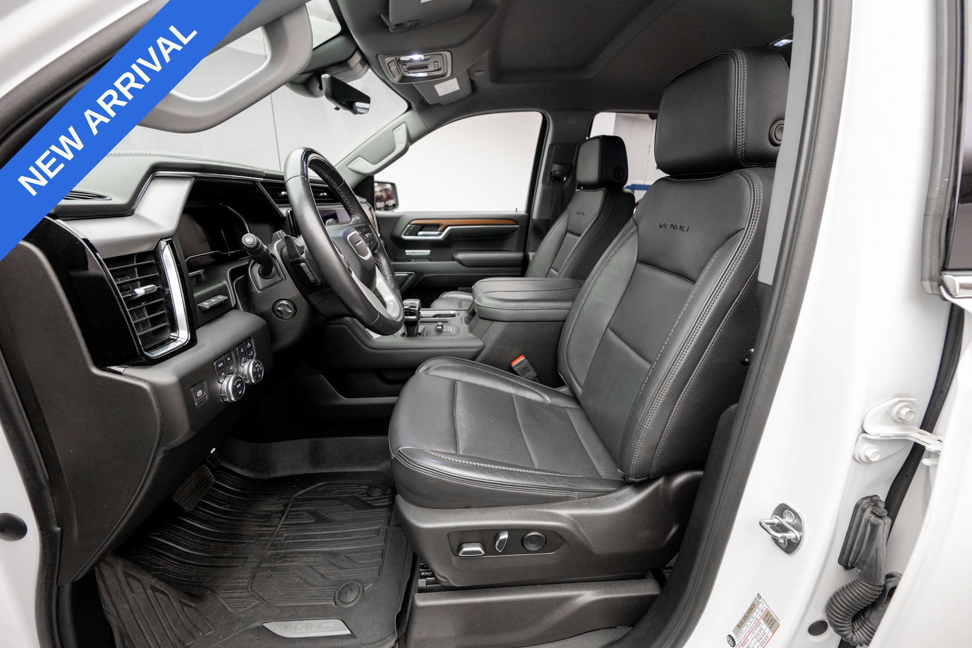 Used 2023 GMC Sierra 1500 Denali w/ Technology Package AWD/4WD image 10