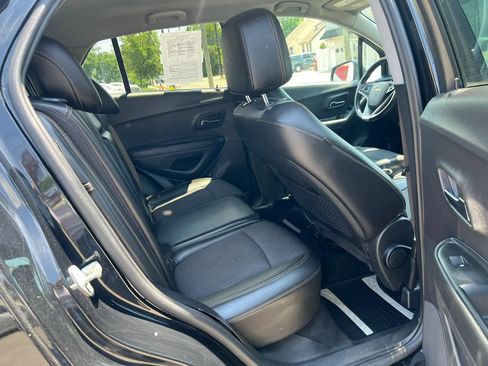 Used 2018 Chevrolet Trax LT w/ LT Convenience Package FWD image 28