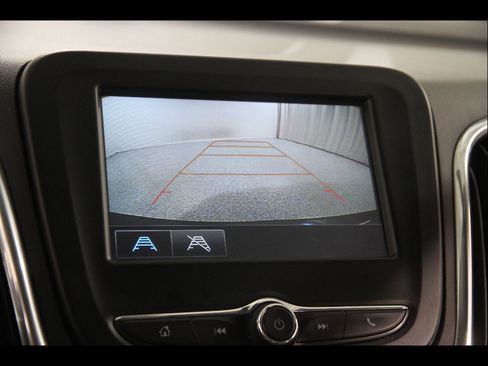 Used 2018 Chevrolet Equinox LT FWD image 12