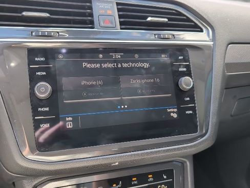 Used 2022 Volkswagen Tiguan SE image 16