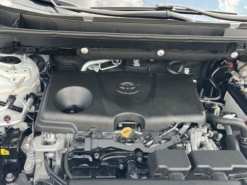 Used 2021 Toyota RAV4 LE AWD/4WD image 24