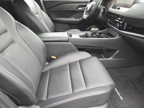 Used 2024 Nissan Rogue SL w/ SL Premium Package image 14