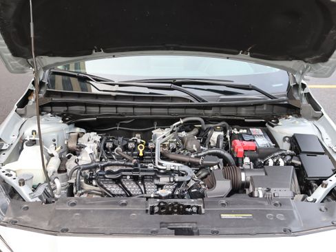 Used 2024 Nissan Altima 2.5 SV FWD image 13