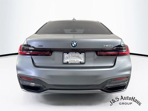 Used 2022 BMW 750i xDrive w/ Executive Package AWD/4WD image 6