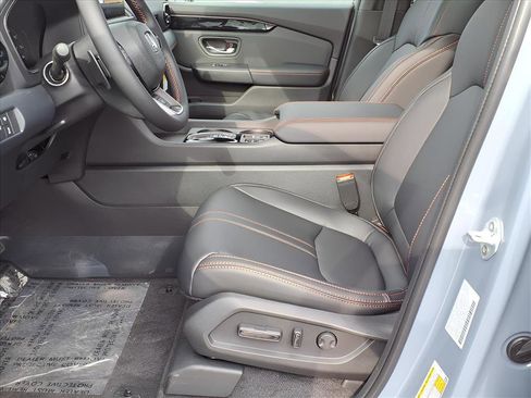 New 2025 Honda Pilot TrailSport image 18