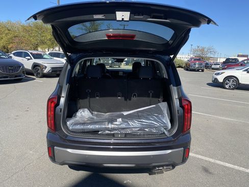 New 2025 Kia Telluride S image 9