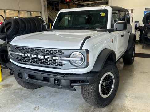 New 2026 Ford Bronco Badlands w/ Sasquatch Package AWD/4WD image 4