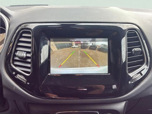 Used 2021 Jeep Compass Latitude FWD image 32