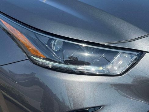 Used 2023 Toyota Highlander XSE image 12