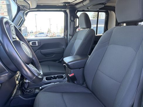 Certified 2022 Jeep Gladiator Willys image 13