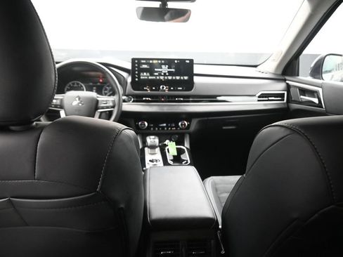 Used 2025 Mitsubishi Outlander SE AWD/4WD image 12