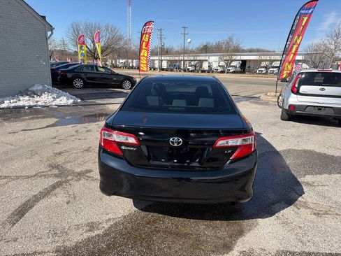 Used 2012 Toyota Camry LE image 4