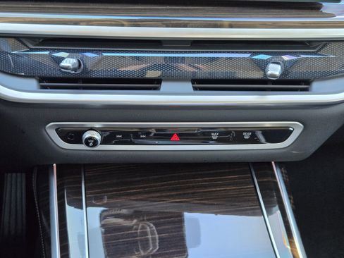 Used 2024 BMW X7 xDrive40i image 23