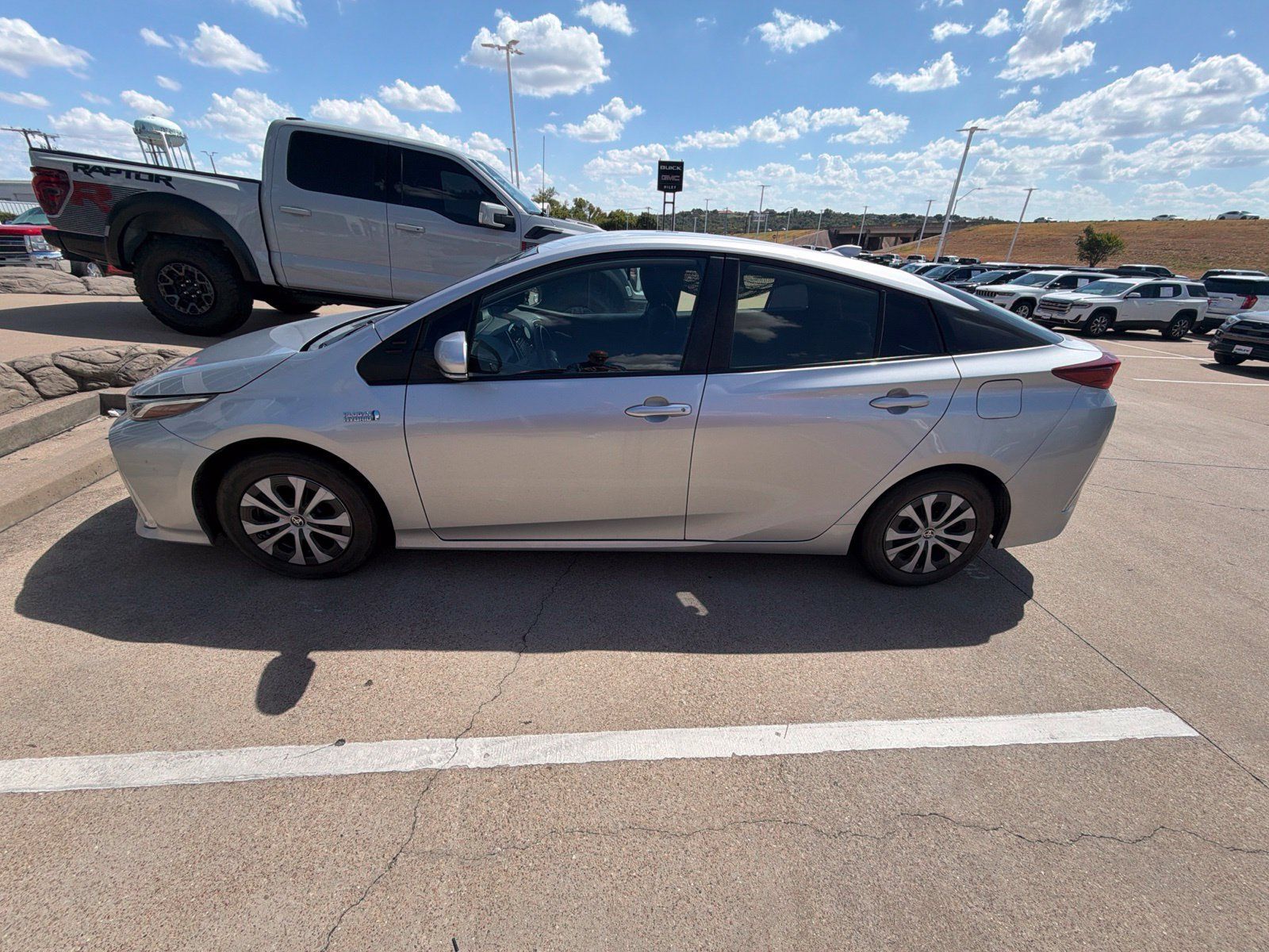 Used 2021 Toyota Prius Prime LE FWD image 2