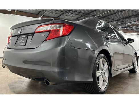 Used 2014 Toyota Camry SE FWD image 13