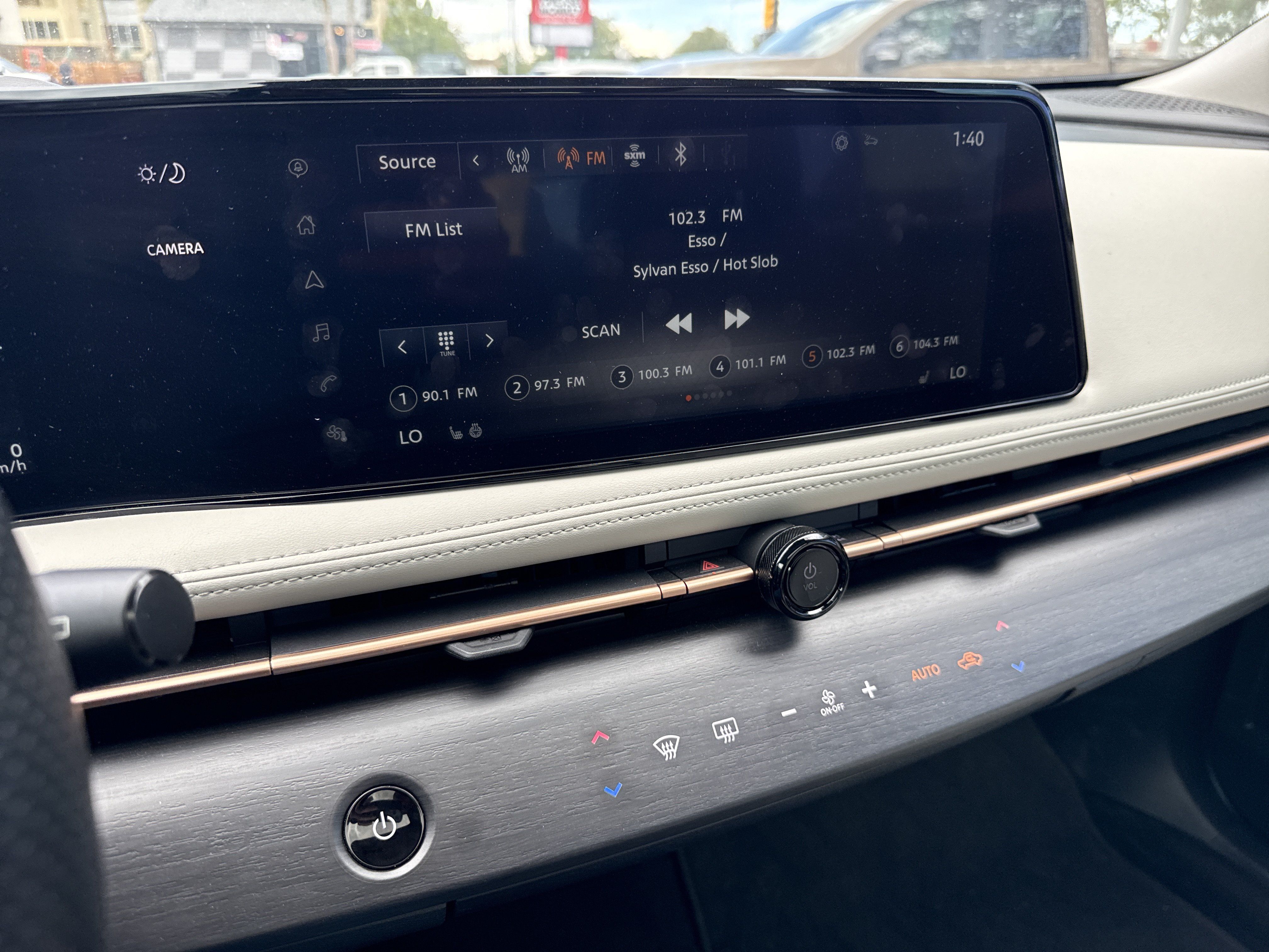 Used 2024 Nissan Ariya AWD image 18